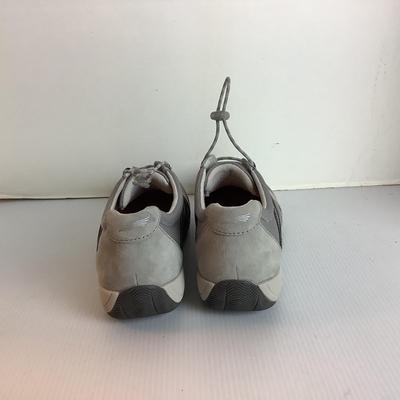 Lot 999 LIKE NEW IN BOX  Dansko Henrietta Suede Grey ( size 40 )