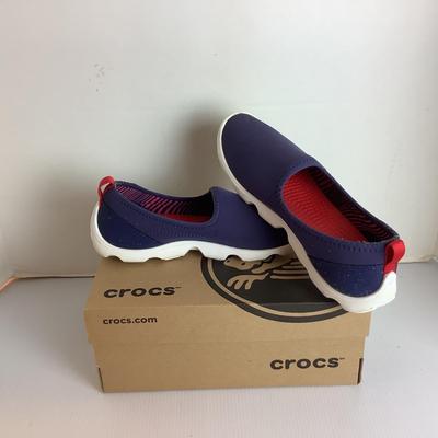 Lot 1035 Crocs Duet Busy Day Skimmer Nautical Navy/White ( size 8W )