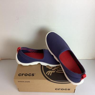 Lot 1035 Crocs Duet Busy Day Skimmer Nautical Navy/White ( size 8W )