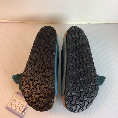 Lot 1036 NEW IN BOX Birkenstocks Arizona Waxy Leather Turquoise ( size 38 )
