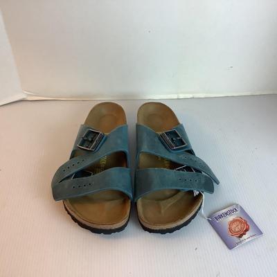 Lot 1036 NEW IN BOX Birkenstocks Arizona Waxy Leather Turquoise ( size 38 )