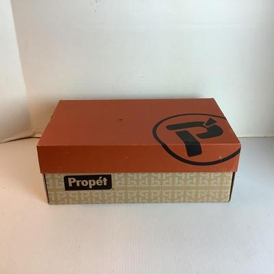 Lot 1037 NEW IN BOX PropÃ©t TravelActiv  Black/White Heather ( size 8.5 )