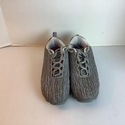 Lot 1037 NEW IN BOX PropÃ©t TravelActiv  Black/White Heather ( size 8.5 )