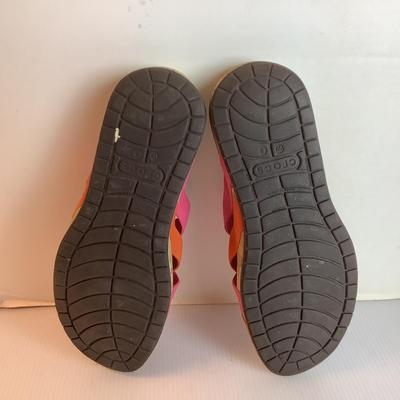 Lot 1038 Crocs, Pink/Orange Straps Sandler. ( size 8 )