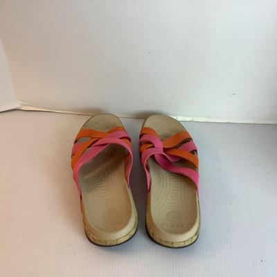 Lot 1038 Crocs, Pink/Orange Straps Sandler. ( size 8 )