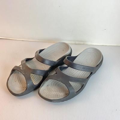 Lot 1041. Crocs Sandals. ( size 8 )