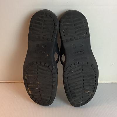 Lot 1041. Crocs Sandals. ( size 8 )
