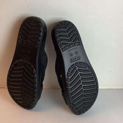 Lot 1042 NEW with TAG Crocssloane Embellished XStrap, Black/Black Crocs ( size 8 )