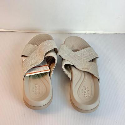 Lot 1044 NEW IN PACKAGE Crocs Capri Shimmer XBand Sandle, Oyster/Cobblestone Relaxed Fit ( size 8 )