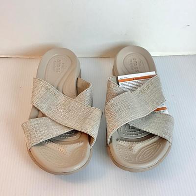 Lot 1044 NEW IN PACKAGE Crocs Capri Shimmer XBand Sandle, Oyster/Cobblestone Relaxed Fit ( size 8 )