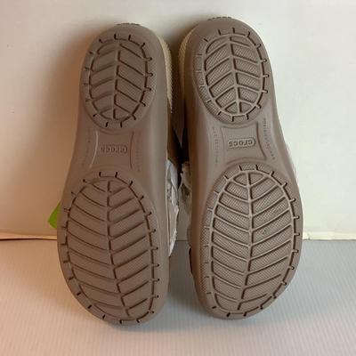 Lot 1045 NEW with TAG Crocs Ella, Comfortpath Sandal, Hazelnut/Mushroom Relaxed Fit ( size 8 )