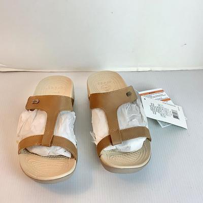 Lot 1045 NEW with TAG Crocs Ella, Comfortpath Sandal, Hazelnut/Mushroom Relaxed Fit ( size 8 )