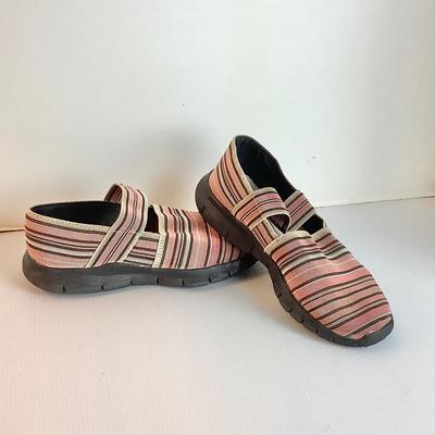 Lot 1049. BM bernie mev ( size 39 )
