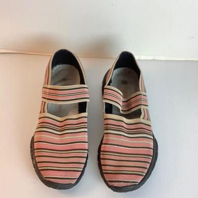 Lot 1049. BM bernie mev ( size 39 )