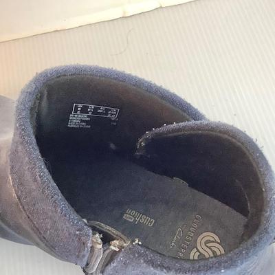 Lot 1051 Clarks, Cloudsteppers Shoe-boot  ( size 8.5 )