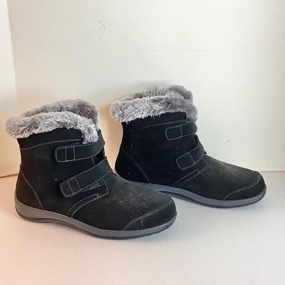 Lot 1052 Ortho Feet Boots ( IN NEW CONDITION ) Size 8.5