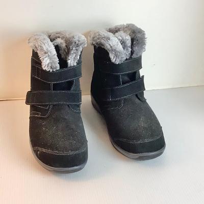 Lot 1052 Ortho Feet Boots ( IN NEW CONDITION ) Size 8.5