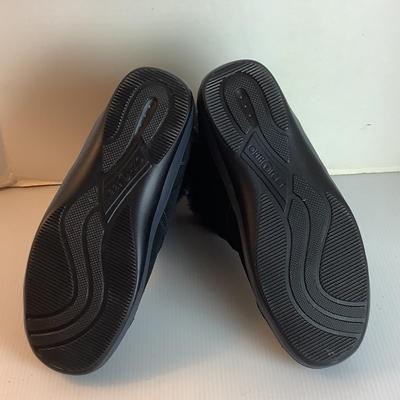 Lot 1052 Ortho Feet Boots ( IN NEW CONDITION ) Size 8.5