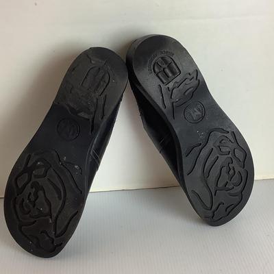 Lot 1054 Mephistopheles Black Leather Clog ( size 8 )