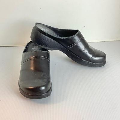 Lot 1054 Mephistopheles Black Leather Clog ( size 8 )