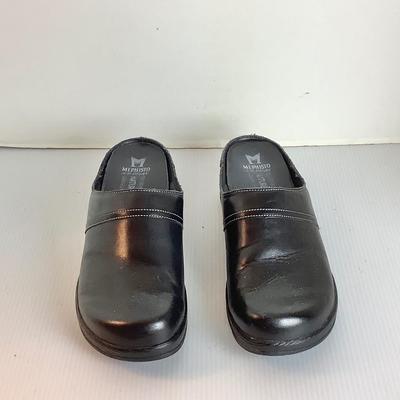 Lot 1054 Mephistopheles Black Leather Clog ( size 8 )