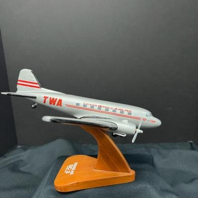 TWA Model Airplane    Douglas DC-3
