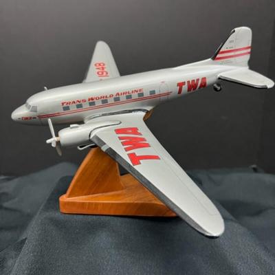 TWA Model Airplane    Douglas DC-3