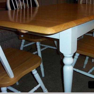 table w 4 chairs solid wood sturdy w butterfly leaf