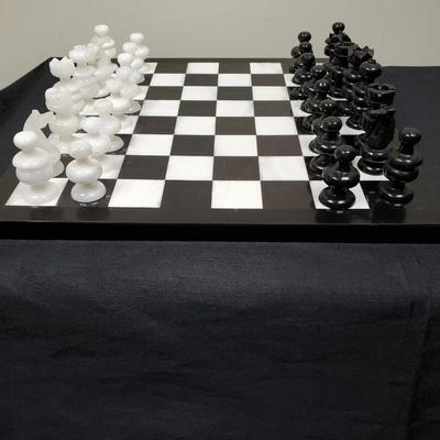 Black & White Chess Set