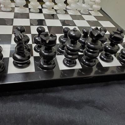 Black & White Chess Set