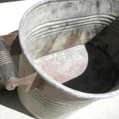 metal tub w lid/boiler w handles