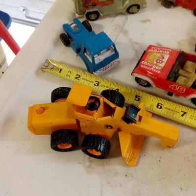 LOT 138   LOT OF VINTAGE TOY CARS