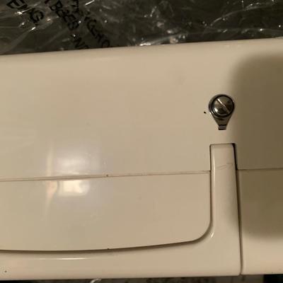 Sears kenmore sewing machine w carry case