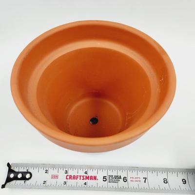 NEW ENGLAND POTTERY NEW TERRACOTTA PLANTER POT
