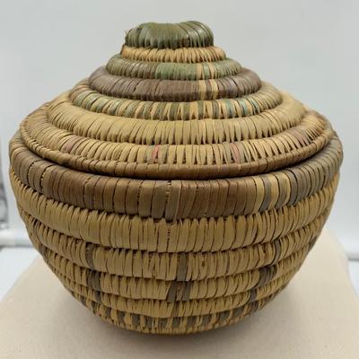 Vintage basket with lid