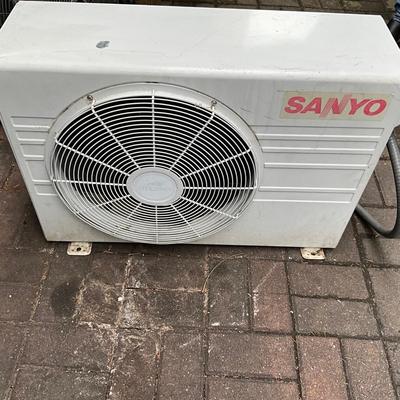 689 Sanyo Air Conditioner & Compressor