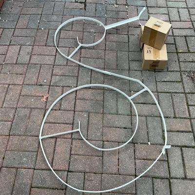 691 "S" Shaped Pole Christmas Light Holder & Bulbs