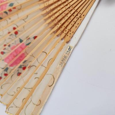 VINTAGE SILK & BAMBOO OCCUPIED JAPANESE HAND PAINTED FAN