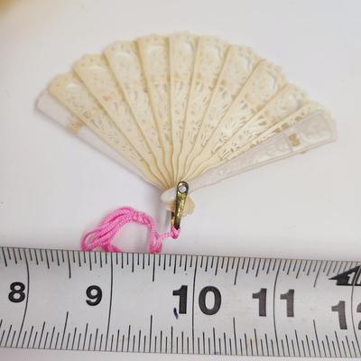 VINTAGE IVORY COLORED PLASTIC? FOLDING FAN