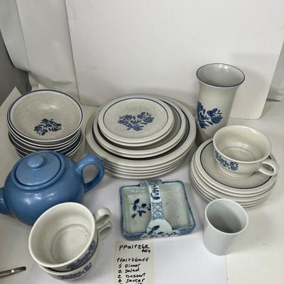 Pfaltzgraff Yorktown Blue white china set