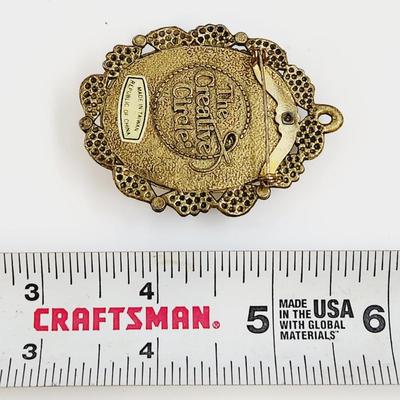 THE CREATIVE CIRCLE S CROSS STITCH BROOCH
