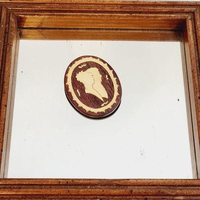 VINTAGE WOODEN SILLOUTTE BROOCH