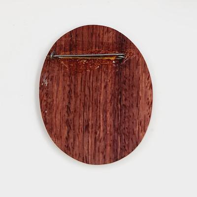 VINTAGE WOODEN SILLOUTTE BROOCH