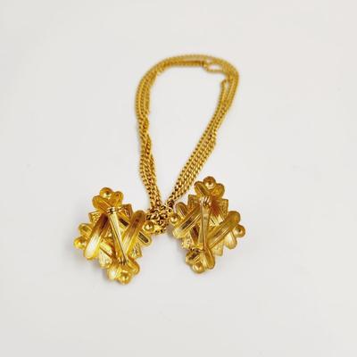VINTAGE FAUX EMERALD BROOCH CHAIN