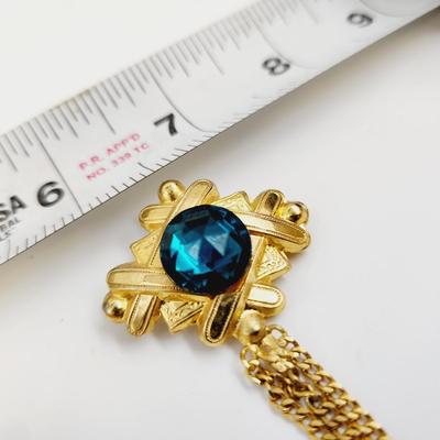 VINTAGE FAUX EMERALD BROOCH CHAIN