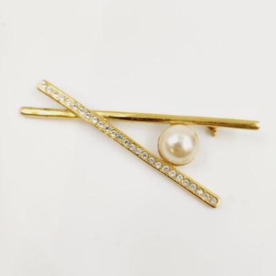VINTAGE GOLD TONED SPARKLY BROOCH PIN