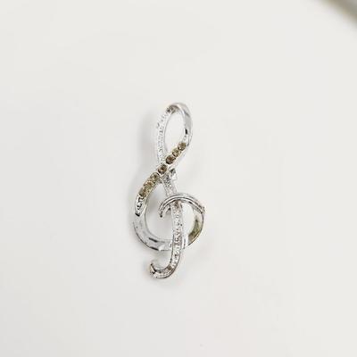 TREMBLE CLEF SILVER TONED BROOCH