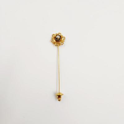 BEAUTIFUL GOLD TONED STICK PIN