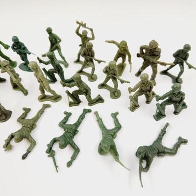 VINTAGE MILITARY PLASTIC FIGURINE BUNDLE #2