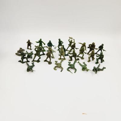 VINTAGE MILITARY PLASTIC FIGURINE BUNDLE #2